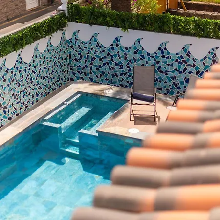 De Marcos De Lujo Con Piscina Privada 아로나