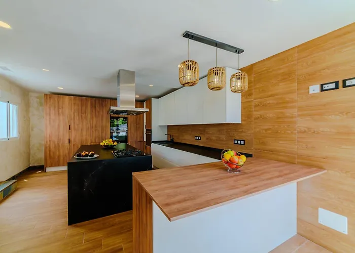 Private Luxury In Tenerife فيلة